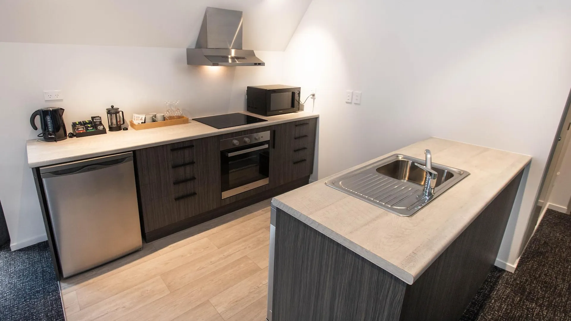 Hotel Give Christchurch 2*,